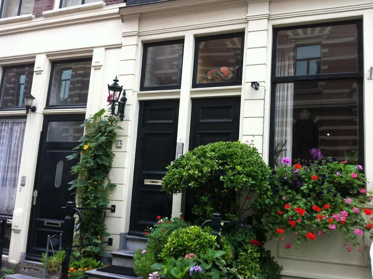Konukevi Barrio Amsterdam Otel